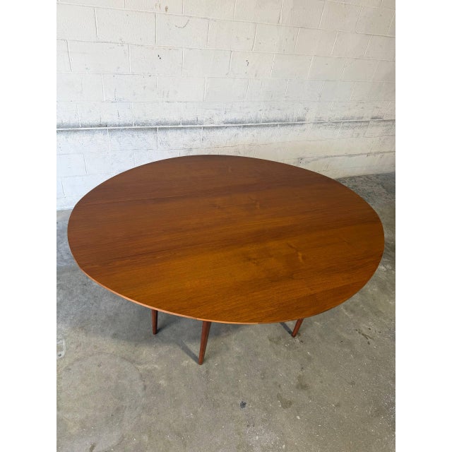1960s In Style of Henredon Walnut Extendable Oval Drop-Leaf Gateleg Dining Table Mid-Century Modern 1960s For Sale - Image 5 of 14