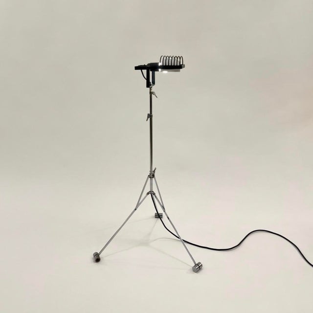 "Sintesi Terra" floor lamp by Ernesto Gismondi, produced by Artemide in Italy around 1975. Adjustable height, tripod base...