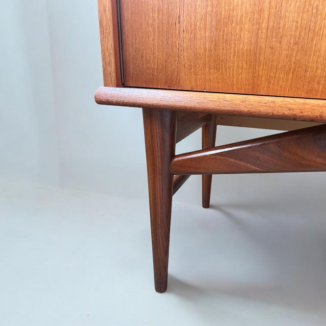 1970s Danish Modern Oak Highboard by Børge Mogensen for Fredericia Stolefabrik, Denmark, 1960s For Sale - Image 5 of 11