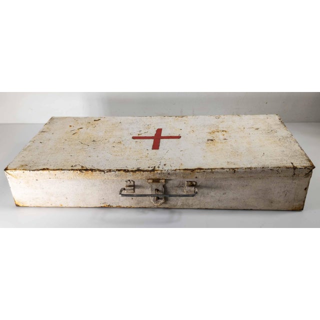 Early 20th Century 20th Century White Painted Metal First Aid Kit Box With Red Cross For Sale - Image 5 of 11