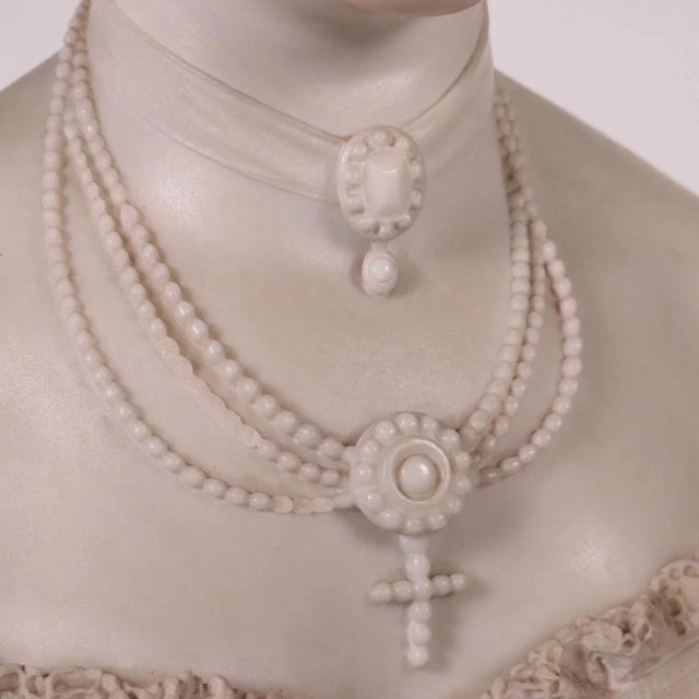 Bust of a Woman in White Carrara Marble, Italy, 19th Century For Sale - Image 5 of 12