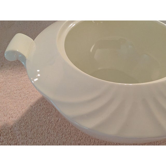 Ceramic 1980s Villeroy & Boch "Arco Weiss" 1.5 Qt Covered Vegetable Dish For Sale - Image 7 of 15