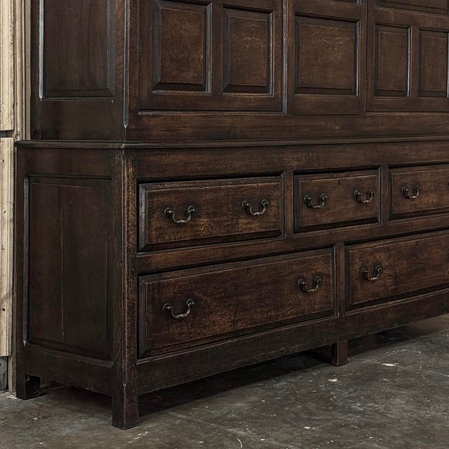 18th Century English Oak Linen Press Cabinet For Sale - Image 12 of 18