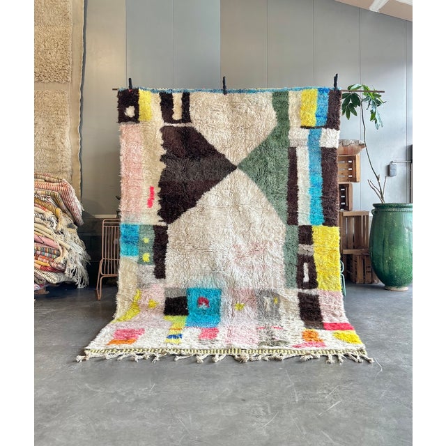 A striking contemporary Moroccan Mrirt rug handwoven from natural wool by Berber artisans. Its abstract composition...