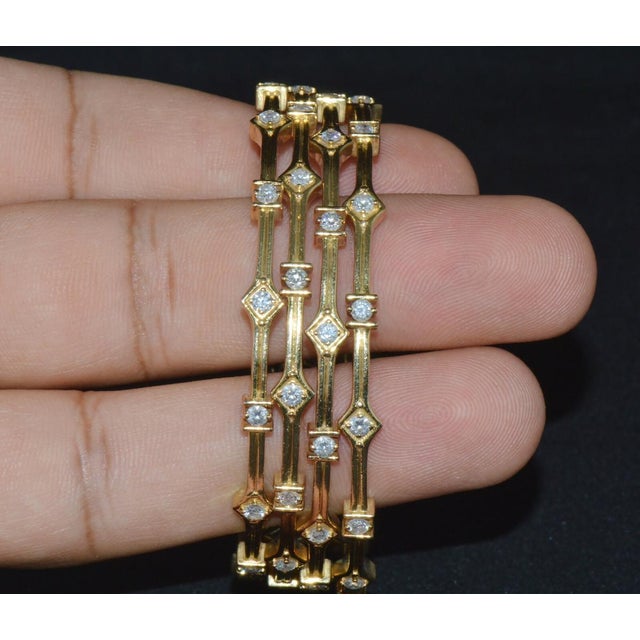Early 21st Century Set of 4 Designer Natural 4.65cts vs F Diamond 18k Solid Gold Stacking Bangles For Sale - Image 5 of 10