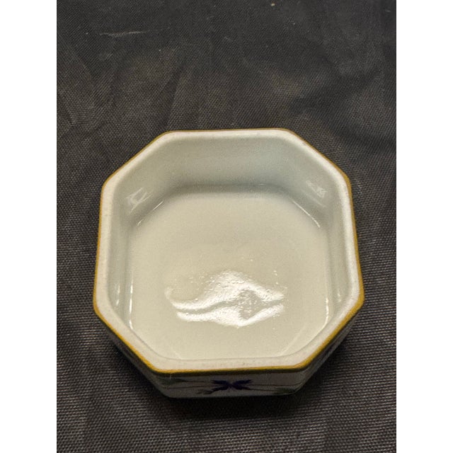 Blue Vintage Herend Blue Garland Bunny Rabbit Porcelain Hand Painted Trinket Box 6020 For Sale - Image 8 of 12