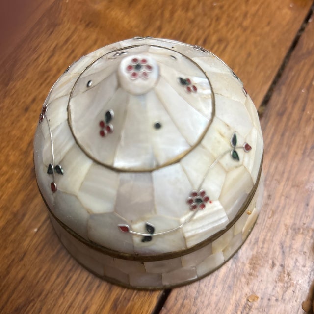 1990s Beautiful Mother of Pearl and Brass Trinket Box For Sale - Image 4 of 4
