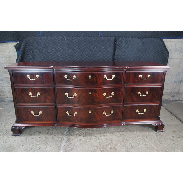 Late 20th Century Thomasville Flame Mahogany Bow Front Dresser W Trifold Mirror & Jewelry Case For Sale - Image 10 of 18
