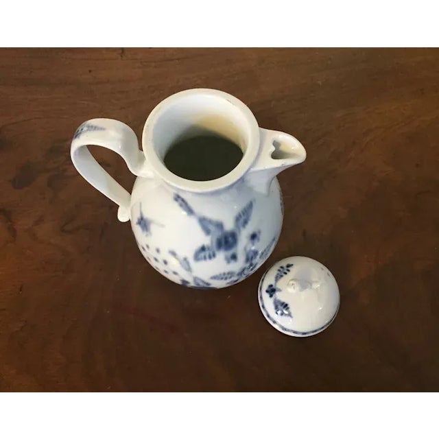 Antique 18th Century Vienna Porcelain Milk Jug and Cover in Chinese Blue & White For Sale - Image 4 of 13