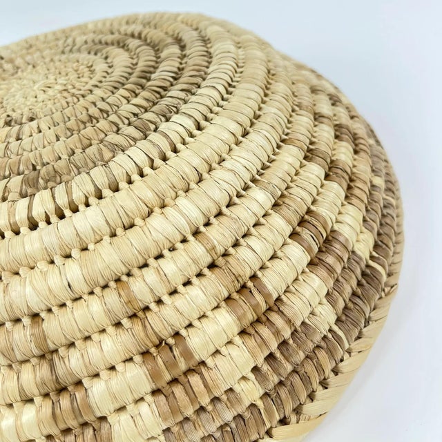 African Early 20th Century Polynesian Style Bread Basket Bowl 13inch MATTER COLLECTION For Sale - Image 3 of 7