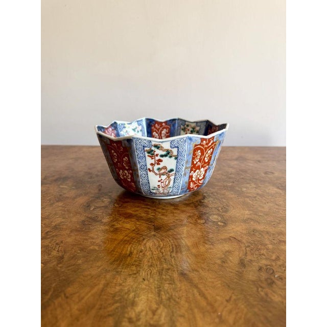 Fine quality antique Japanese imari bowl, having a quality antique imari bowl with a unusual shaped edge above hand...