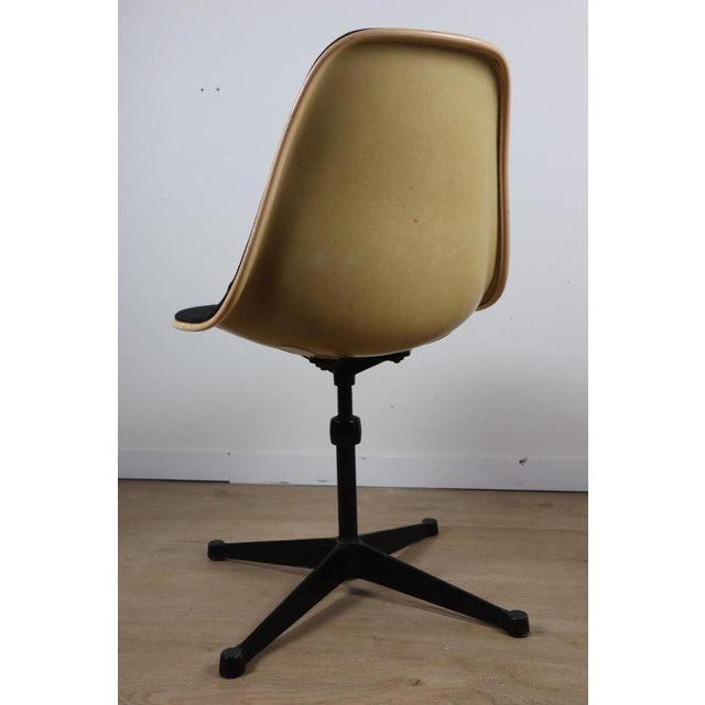 Adjustable Swivel Chair in Fiberglass by Charles and Ray Eames for Herman Miller, 1960s For Sale - Image 11 of 18