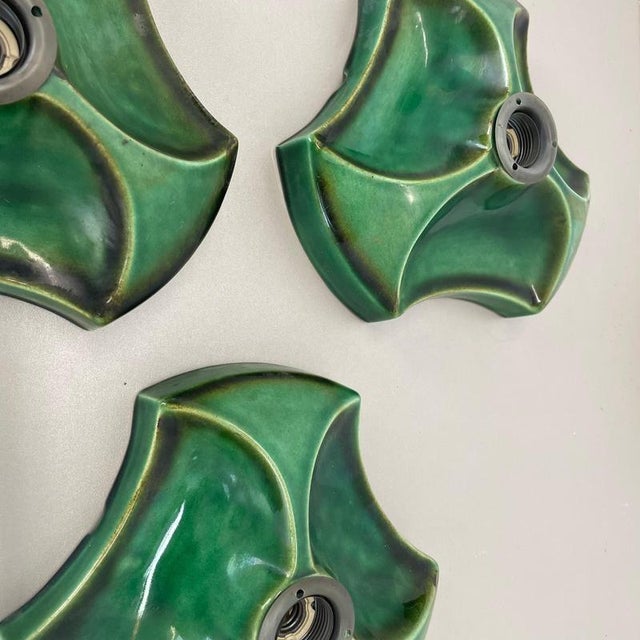 1970s Sputnik Green Ceramic Wall Lights attributed to Pan Ceramics, Germany, 1970s, Set of 3 For Sale - Image 5 of 16