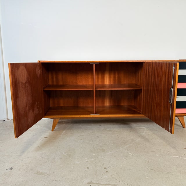 Beige U460 Sideboard with Colored Drawers by Jiří Jiroutek for Interier Praha, 1965 For Sale - Image 8 of 18