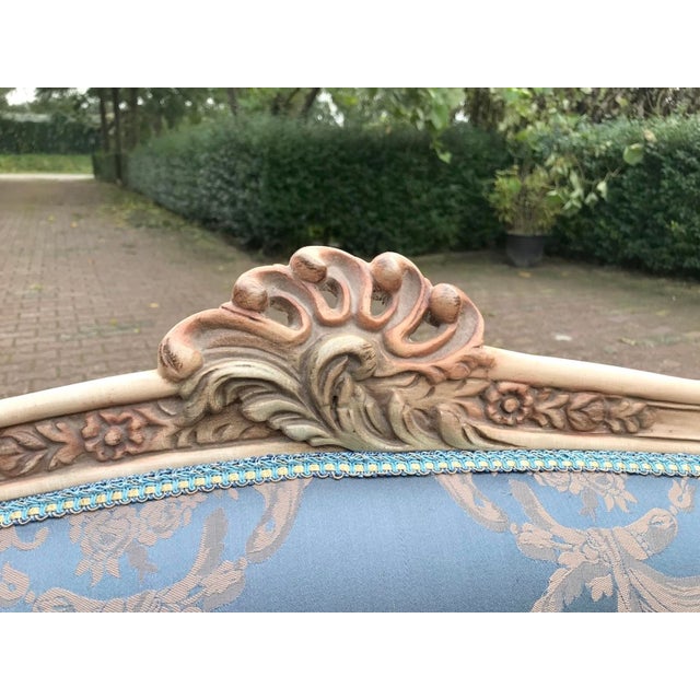 Vintage French Louis XVI Cream Beech Blue Damask Settee – 1 Pc For Sale - Image 9 of 11