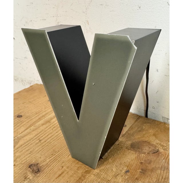 Vintage Grey Illuminated Letter V, 1970s For Sale - Image 4 of 11