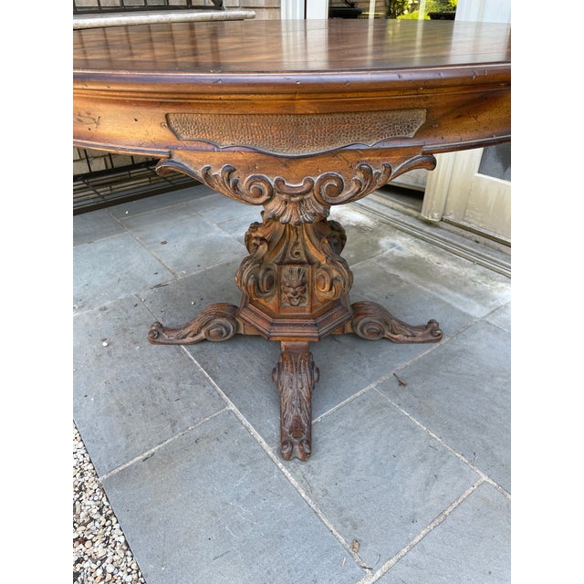 Italian 1970s Louis XV Style Carved Round Pedestal Dining Table With 2 Leaves For Sale - Image 3 of 12