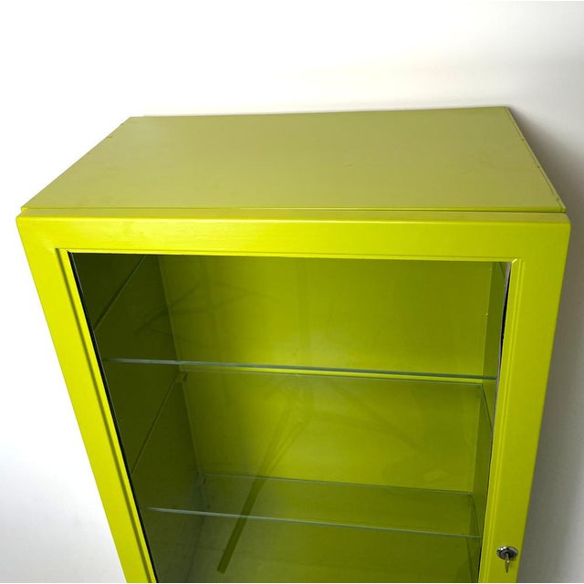 Vintage Green Doctor's Display Case, 1989 For Sale - Image 6 of 13