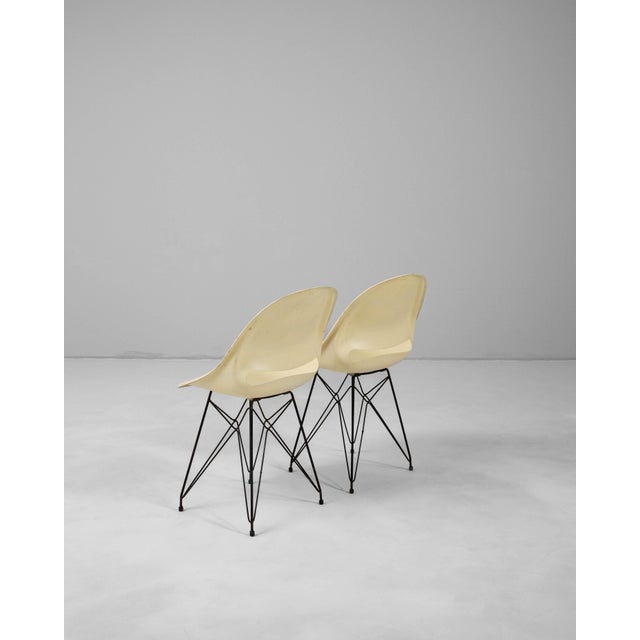 Plastic 20th Century Czech Fiberglass Chairs By Miroslav Navratil For Vertex - A Pair For Sale - Image 7 of 18