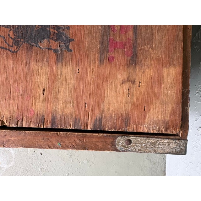 Wood Vintage Budweiser Wooden Beer Crate With Original Graphics – Anheuser-Busch, C. 1940s–1950s For Sale - Image 7 of 11