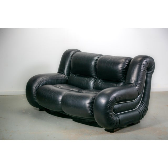 Italian Space Age Black Leather 2-Seater Sofa, 1985 For Sale - Image 12 of 14