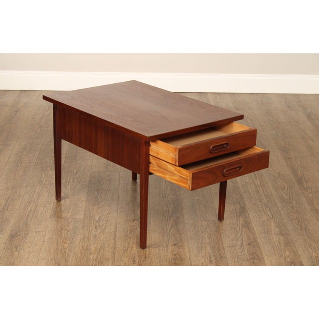 Mid Century Modern Pair of Walnut End Tables For Sale - Image 4 of 13