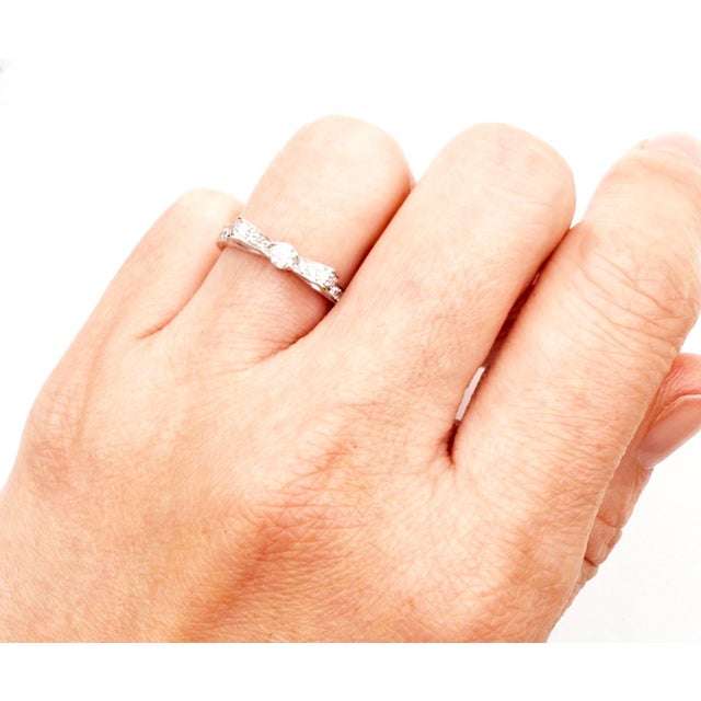 Contemporary Chanel 18k 750 White Gold Ruben Ribbon Diamond Ring, Size 6 For Sale - Image 3 of 6