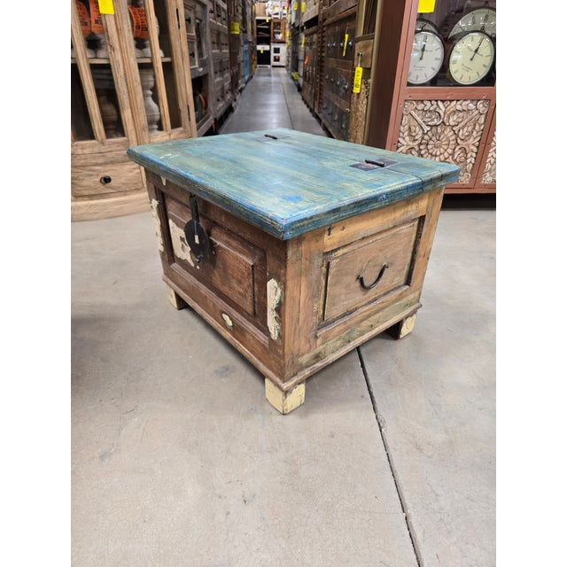 Auburn Industrial Steamer Trunk, Antique Storage / Coffee Table For Sale - Image 8 of 8