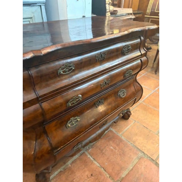 Circa 1760 Dutch Burr Walnut Bombay Chest of Drawers ( Commode ) For Sale - Image 11 of 11