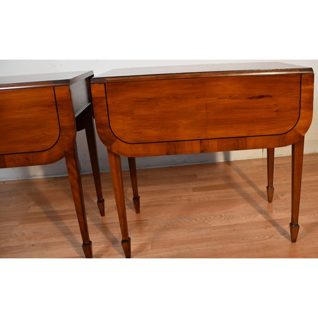 1950s Pair of Vintage Hekman Cherry Inlaid Drop-Leaf Pembroke Side Tables / End Tables For Sale - Image 9 of 18