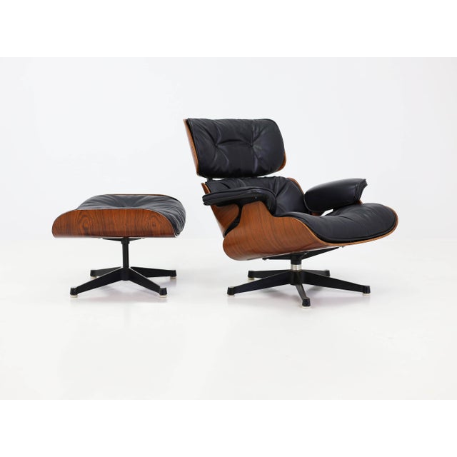 Brutalist Set of Model 670 Lounge Chair and Ottoman in Rosewood and Black Leather by Charles & Ray Eames for Herman Miller, USA, 1956 For Sale - Image 3 of 17