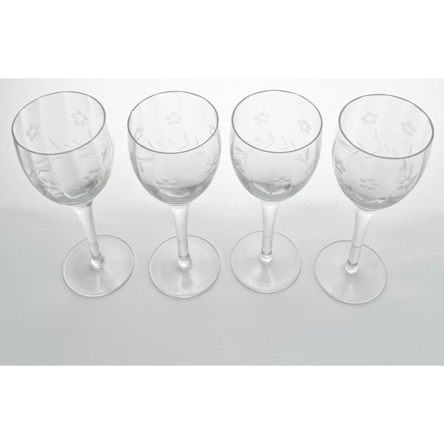 American 1940s Vintage Set of 4 Etched Flower Optic Wine, Water or All Purpose Glasses For Sale - Image 3 of 6