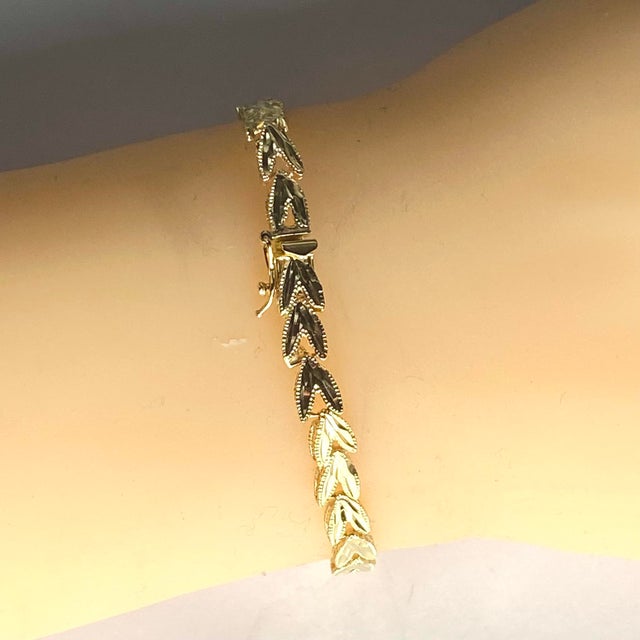 14k Yellow Gold Leaf Motif Stacking 7.5" Bracelet Etched Reflective Accents For Sale - Image 9 of 10