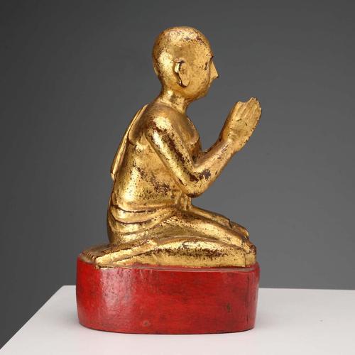 Worshipper in Carved Gilded Wood For Sale - Image 3 of 9