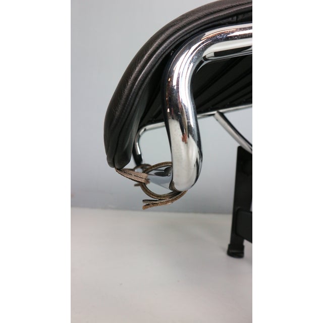 White Leather LC4 Chaise Longue by Le Corbusier for Cassina, 1980s For Sale - Image 6 of 18