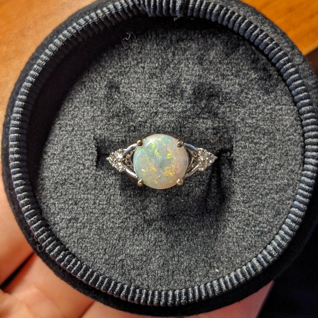 2Ct Multi Color Jelly Opal Ring With Natural Diamond Accents: Solid 14k Gold, Size 6.75 For Sale - Image 4 of 11