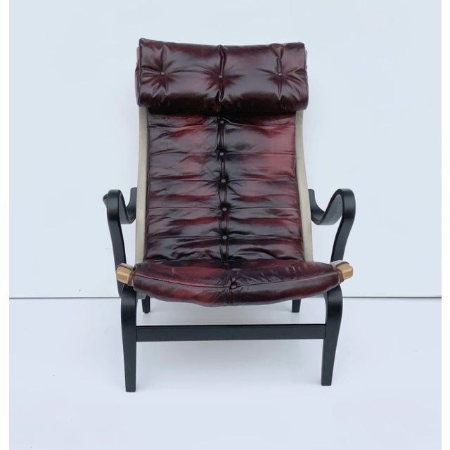 A true icon of Scandinavian modernism, this vintage Pernilla 69 armchair by renowned Swedish designer Bruno Mathsson for...