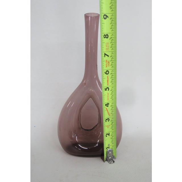 Purple Pinched Bulb Vase Made in Sweden Mid Century Modern Sculpted Glass 4745b For Sale - Image 14 of 17