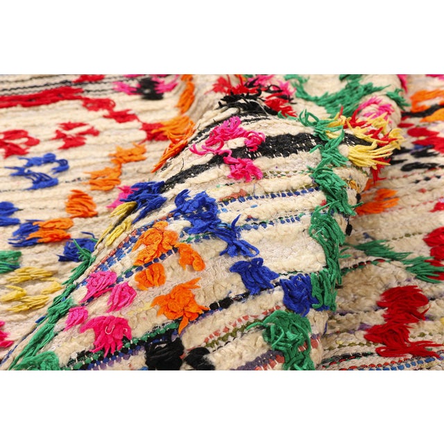 Vintage Azilal Boucherouite Moroccan Rug, 04'08 X 09'01 For Sale In Dallas - Image 6 of 10