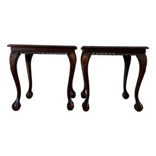 Pair of Vintage Georgian Style Mahogany Wooden Nightstands With Carved Claw Feet For Sale