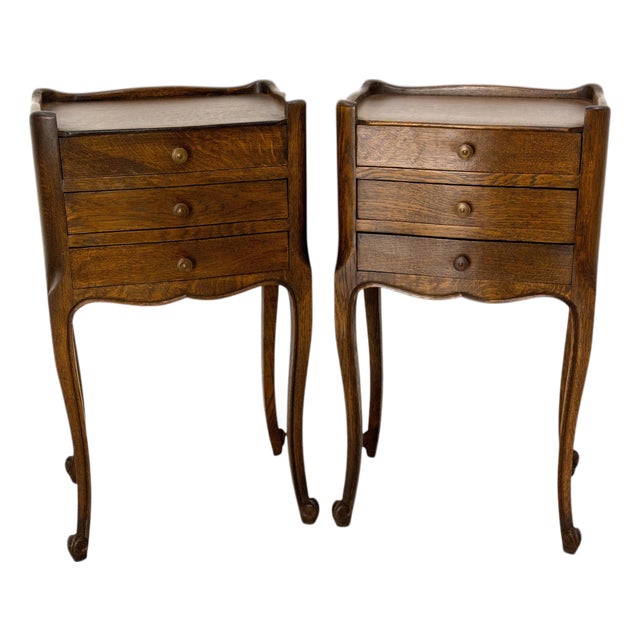 French Louis XV Style Nightstands in Oak, 1970s, Set of 2 For Sale