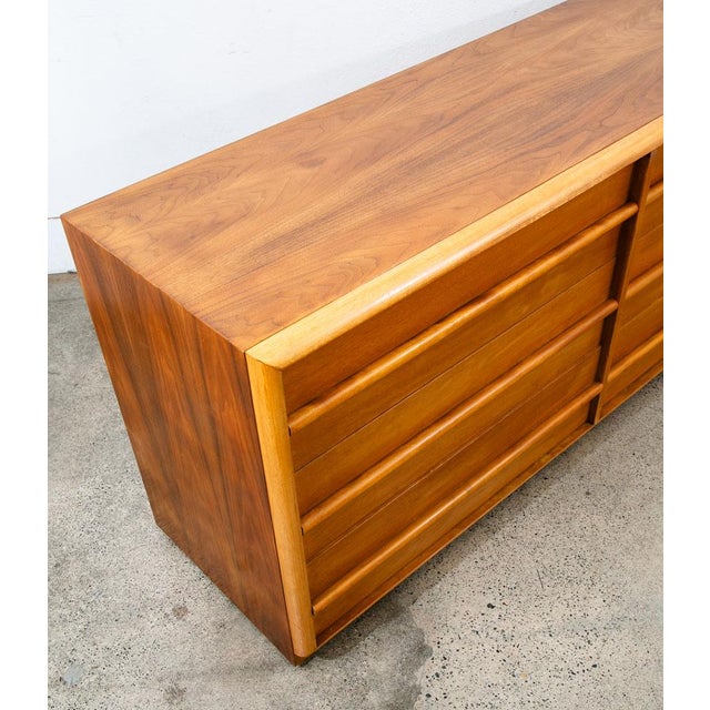Brown 1960s Mid Century Modern Dresser Credenza Widdicomb T.H. Robsjohn Gibbins 6 Drawer For Sale - Image 8 of 12