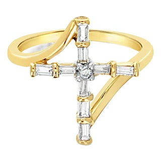 Baguette Diamond Cross Ring .20cttw 14K Yellow Gold, Size 6.5 For Sale