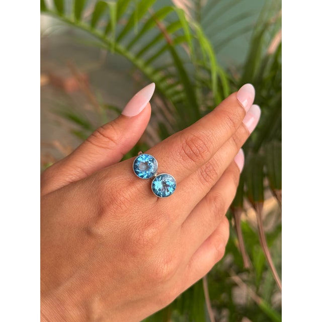 Blue Two Stone Blue Topaz Faceted Round Cut 10 Mm Ring in Solid Silver - Size 7 For Sale - Image 8 of 13