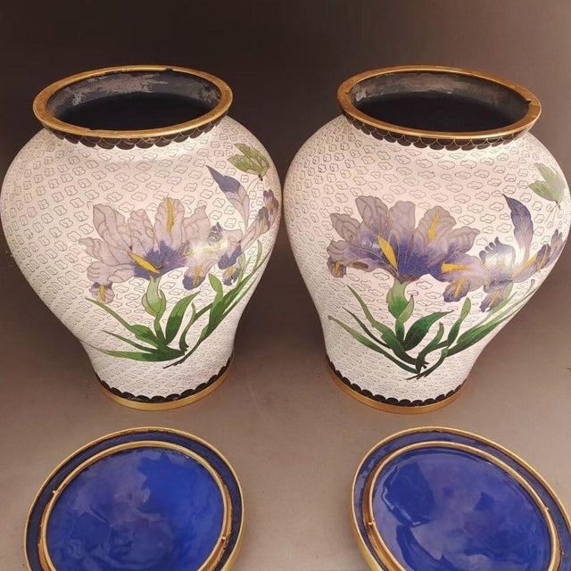 Traditional Pair of Vintage Cloisonné Enamel Iris Floral Lidded Jars / Tea Caddies For Sale - Image 3 of 9