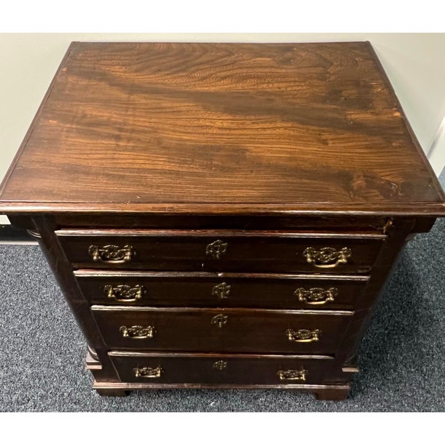 18th Century English Georgian Oak Bachelor’s Chest For Sale - Image 4 of 11