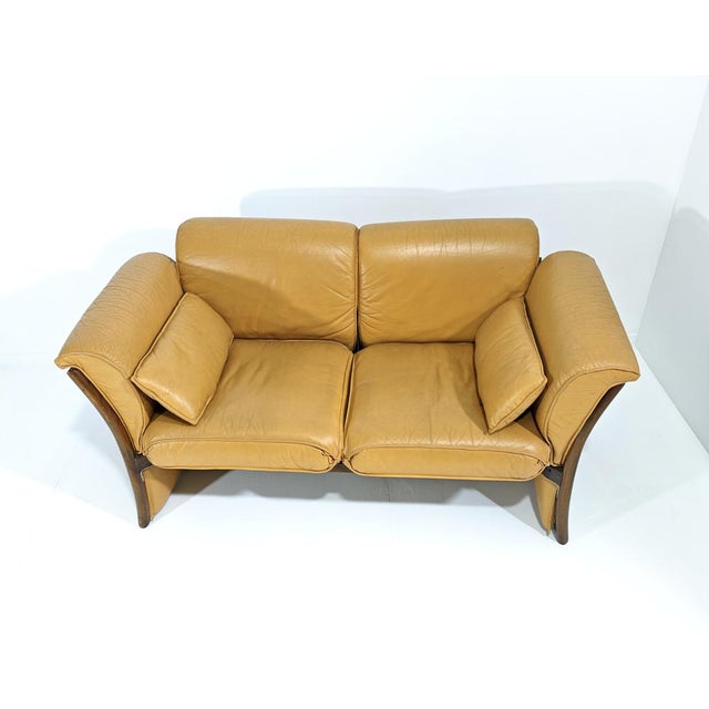 1980s Mid-Century Modern Cognac Leather Sofa with Wooden Structure, Italy, 1980s For Sale - Image 5 of 14