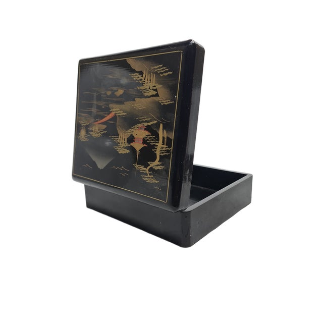 Vintage Japanese Lacquerware Box, 1920s, in Good conditions. Designed 1970 to 1979