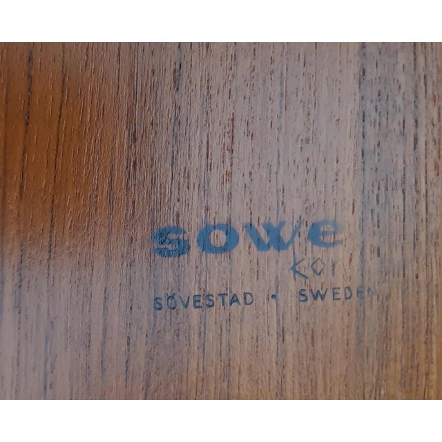Chestnut Mid-Century Sigvard Nilsson of Söwe Konst Scandinavian Teak Tray For Sale - Image 8 of 10