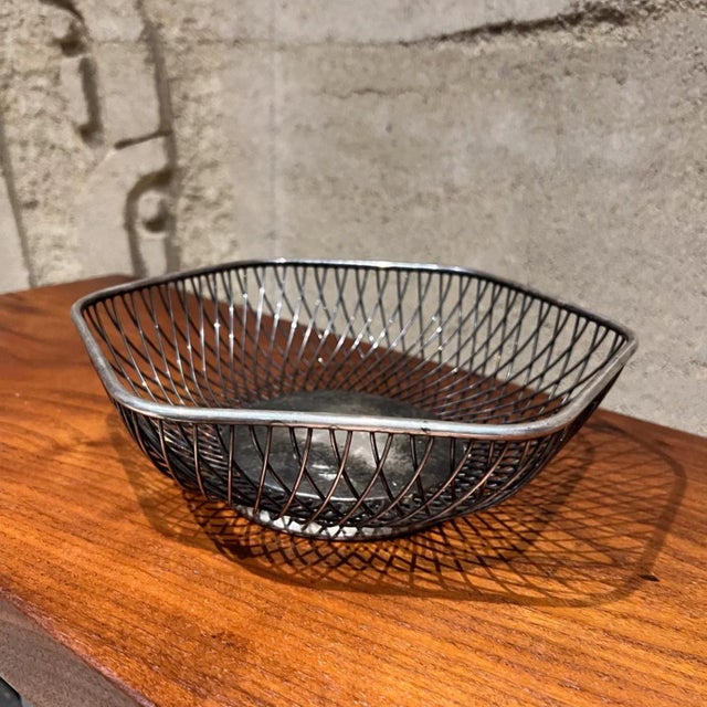 Mid-Century Modern Gorham Hexagon Silver Plate Wire Basket, Mid-Century Modern, Usa, 1960s For Sale - Image 3 of 9